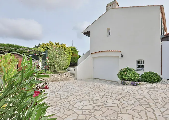 Authentic And Spacious Family * Les Sables-dʼOlonne